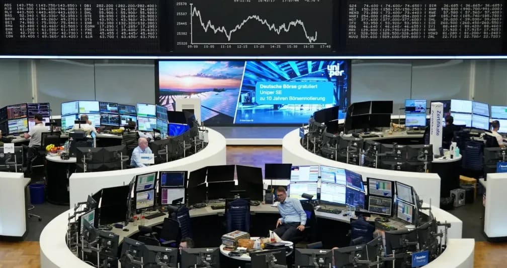الأسهم الأوروبية تتراجع بضغط من خسائر البنوك وصعود النفط وعوائد السندات