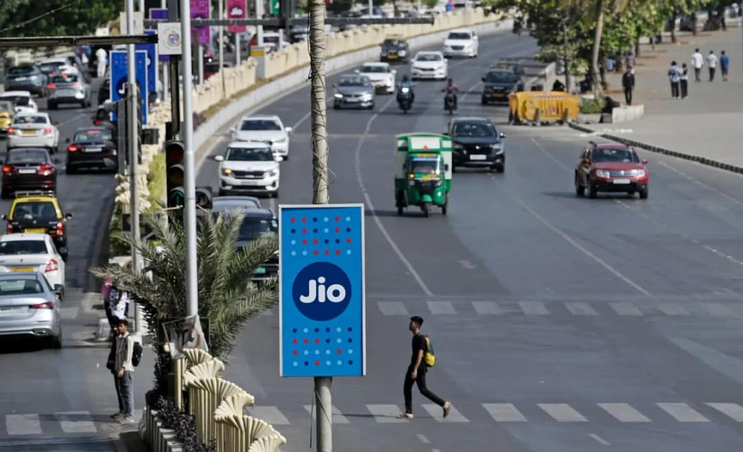Jio’s $3.2 Billion IPO Tests Ambani Appeal With Young Indians