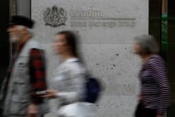 UK stock indices closed lower at the end of the session; Investing.com Britain 100…